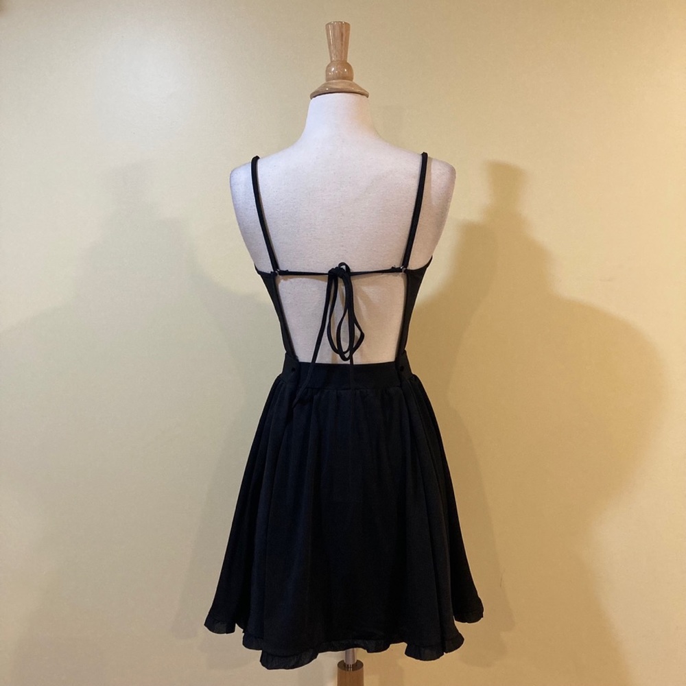 Open Strappy Back Sweetheart Fit and Flare Skater Dress - Picture 4 of 9